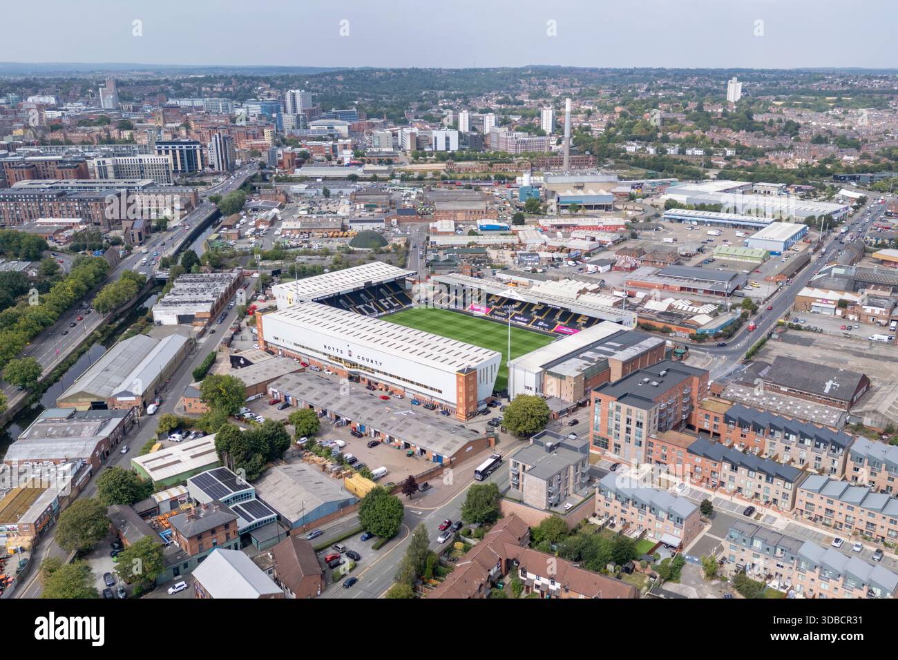 Luftaufnahme der Meadow Lane, Heimstadion des Notts County Football Club der EFL League Two, Nottingham, Großbritannien. Stockfoto