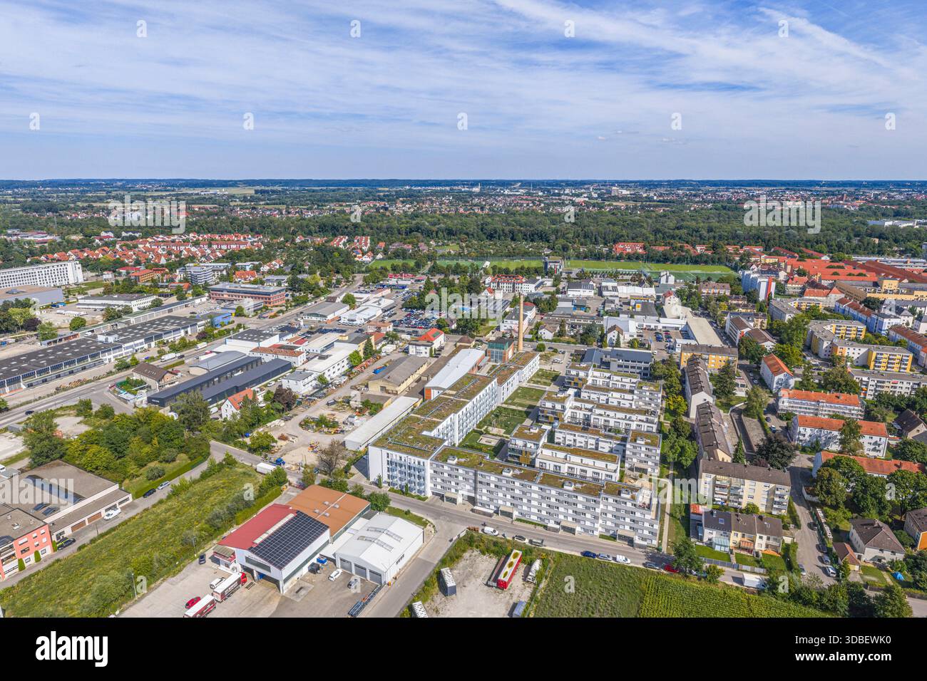Augsburg – ein Blick aus der Vogelperspektive auf die Wohn- und Gewerbegebiete im nördlichen Oberhausener Stadtteil Stockfoto