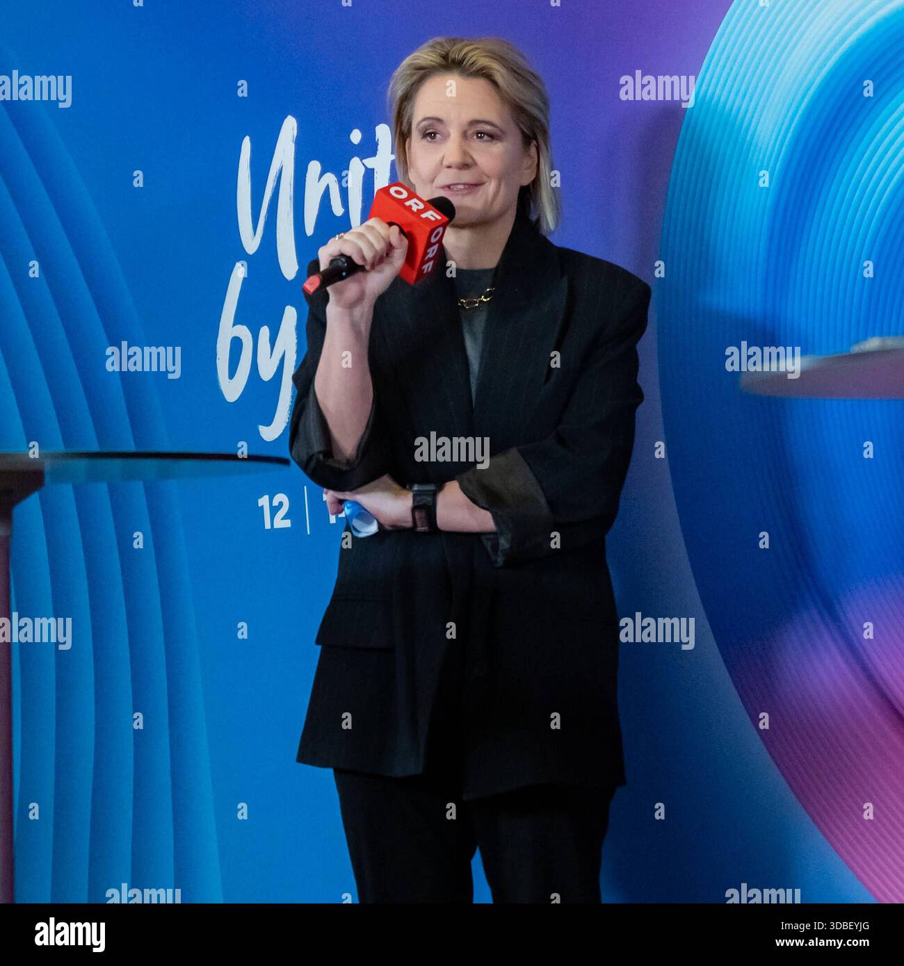 20251216 Eurovision Song Contest 2026 - ORF-Medienupdate WIEN, OESTERREICH - 16. DEZEMBER: ORF Fernseh-Programmdirektorin Stefanie Groiss-Horowitz waehrend des Mediengespraechs anlaesslich eines ORF Updates zum 70. ESC - Eurovision Song Contest vom 12. bis zum 16. Mai 2026 in Wien im Foyer der Halle F der Wiener Stadthalle am 16. Dezember 2025 in Wien, Oesterreich. 251216 SEPA 17 030 Copyright: XIsabellexOuvrardx SEPAxMedia Stockfoto