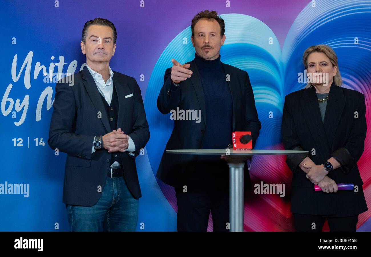 20251216 Eurovision Song Contest 2026 - ORF-Medienupdate WIEN, OESTERREICH - 16. DEZEMBER: ORF-Generaldirektor Roland Weissmann, ORF Executive Producer des Song Contest 2026 Michael Kroen und ORF Fernseh-Programmdirektorin Stefanie Groiss-Horowitz waehrend des Mediengespraechs anlaesslich eines ORF Updates zum 70. ESC - Eurovision Song Contest vom 12. bis zum 16. Mai 2026 in Wien im Foyer der Halle F der Wiener Stadthalle am 16. Dezember 2025 in Wien, Oesterreich. 251216 SEPA 17 036 Copyright: XIsabellexOuvrardx SEPAxMedia Stockfoto