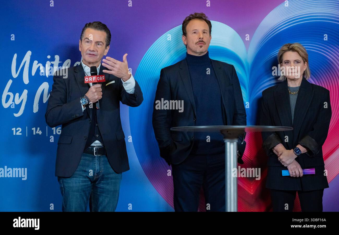 20251216 Eurovision Song Contest 2026 - ORF-Medienupdate WIEN, OESTERREICH - 16. DEZEMBER: ORF-Generaldirektor Roland Weissmann, ORF Executive Producer des Song Contest 2026 Michael Kroen und ORF Fernseh-Programmdirektorin Stefanie Groiss-Horowitz waehrend des Mediengespraechs anlaesslich eines ORF Updates zum 70. ESC - Eurovision Song Contest vom 12. bis zum 16. Mai 2026 in Wien im Foyer der Halle F der Wiener Stadthalle am 16. Dezember 2025 in Wien, Oesterreich. 251216 SEPA 17 040 Copyright: XIsabellexOuvrardx SEPAxMedia Stockfoto