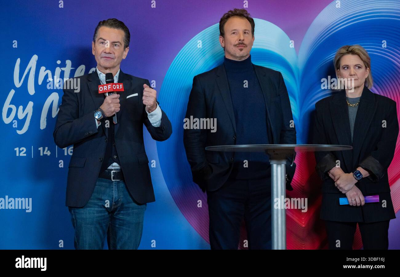 20251216 Eurovision Song Contest 2026 - ORF-Medienupdate WIEN, OESTERREICH - 16. DEZEMBER: ORF-Generaldirektor Roland Weissmann, ORF Executive Producer des Song Contest 2026 Michael Kroen und ORF Fernseh-Programmdirektorin Stefanie Groiss-Horowitz waehrend des Mediengespraechs anlaesslich eines ORF Updates zum 70. ESC - Eurovision Song Contest vom 12. bis zum 16. Mai 2026 in Wien im Foyer der Halle F der Wiener Stadthalle am 16. Dezember 2025 in Wien, Oesterreich. 251216 SEPA 17 041 Copyright: XIsabellexOuvrardx SEPAxMedia Stockfoto