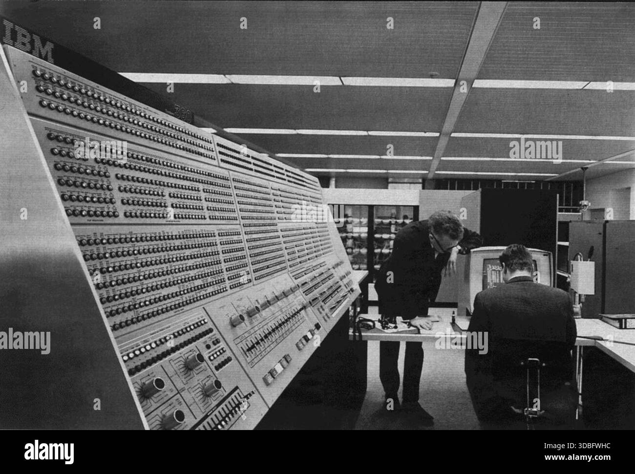 IBM System/360 Modell 91 NASA 1960 Pople mit Computern Stockfoto