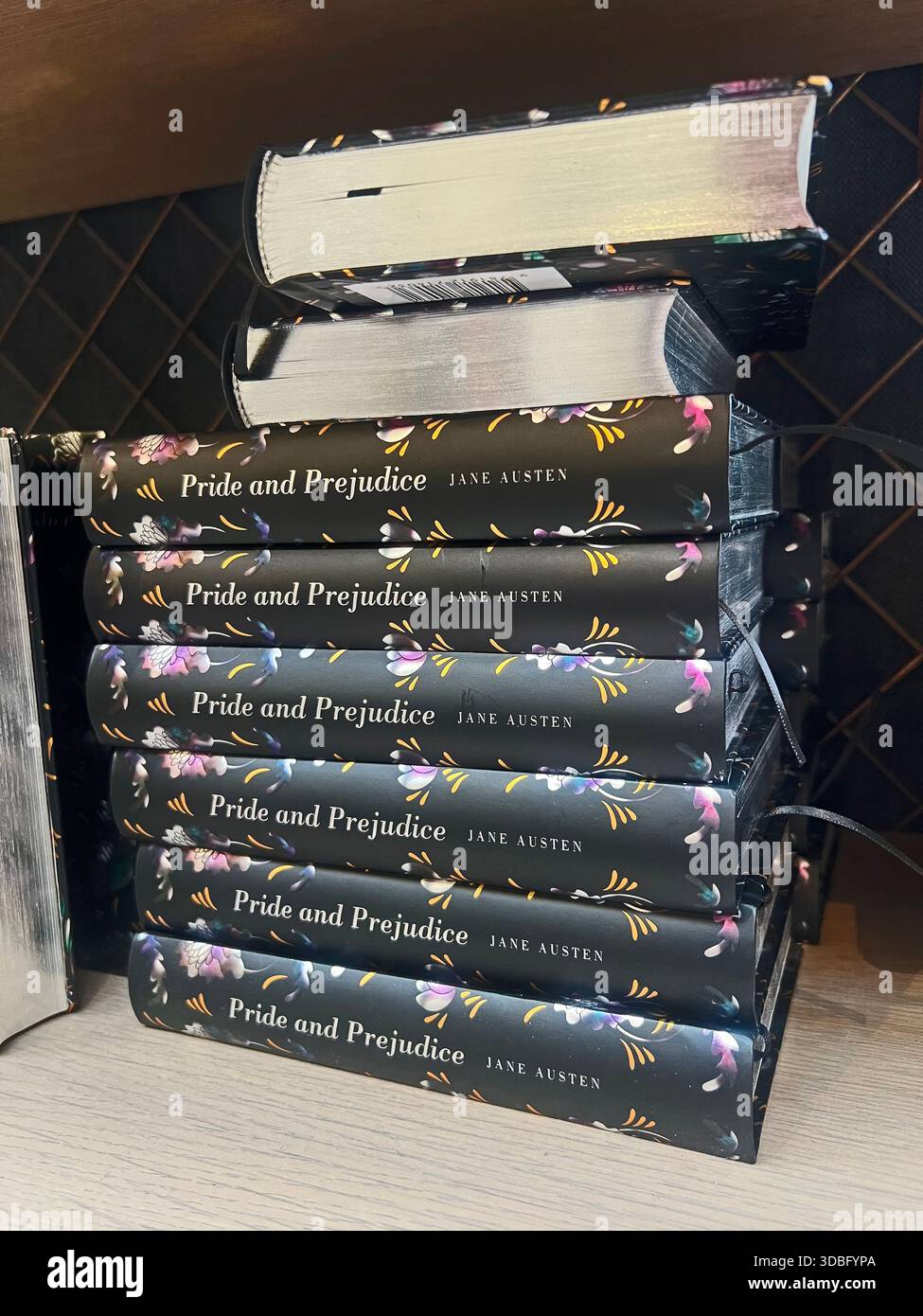 Stack of Stolz und Vorurteile von Jane Austen Stockfoto