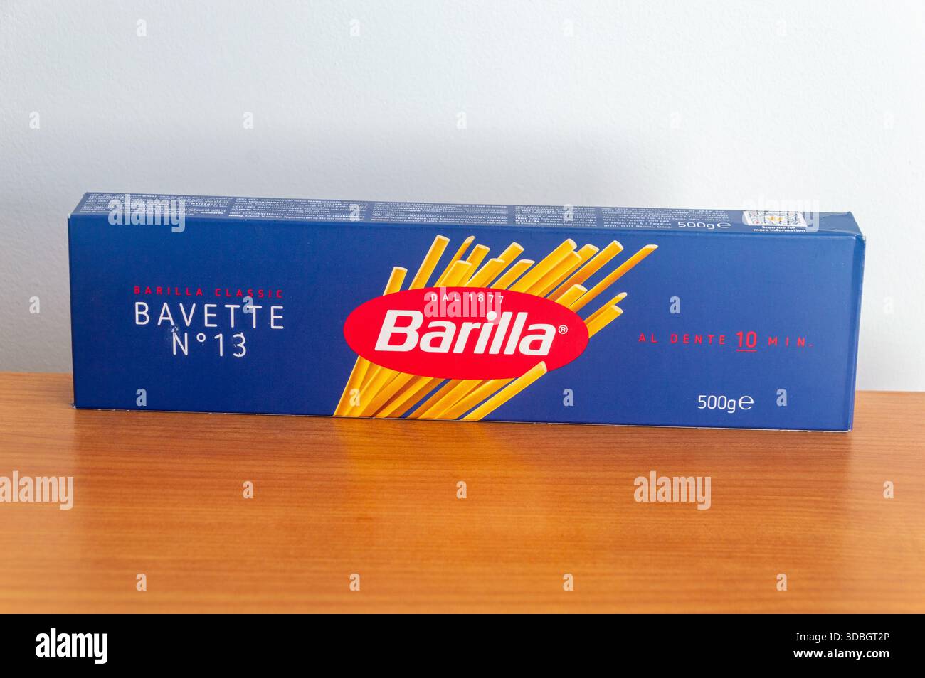 Pruszcz Gdanski, Polen - 20. Oktober 2025: Barilla Classic Bavette No 13 Pasta. Stockfoto