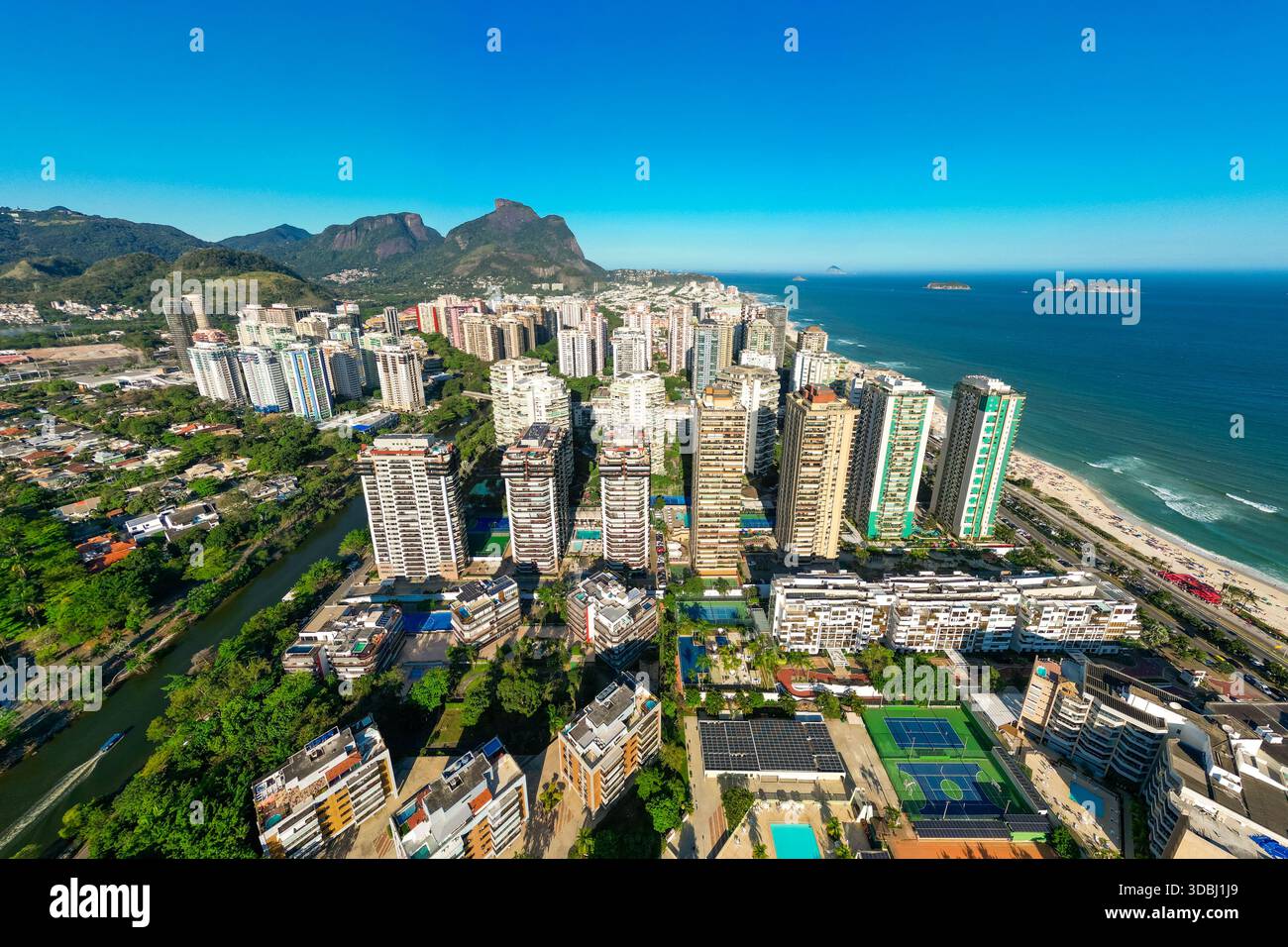Luftaufnahme der Wohnhäuser im Viertel Barra da Tijuca in Rio de Janeiro City Stockfoto