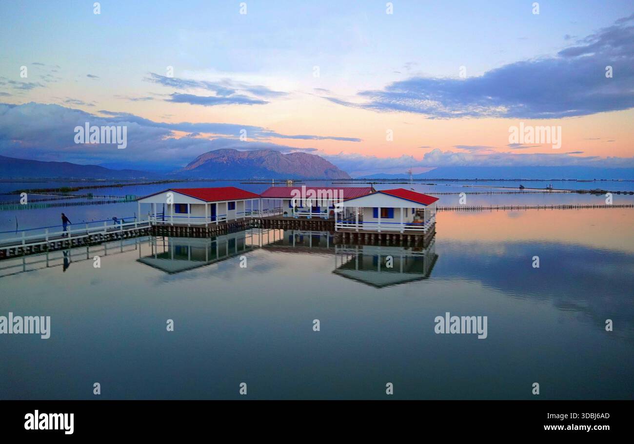 Ein Seehaus in der Lagune Mesolongi in Westgriechenland Stockfoto