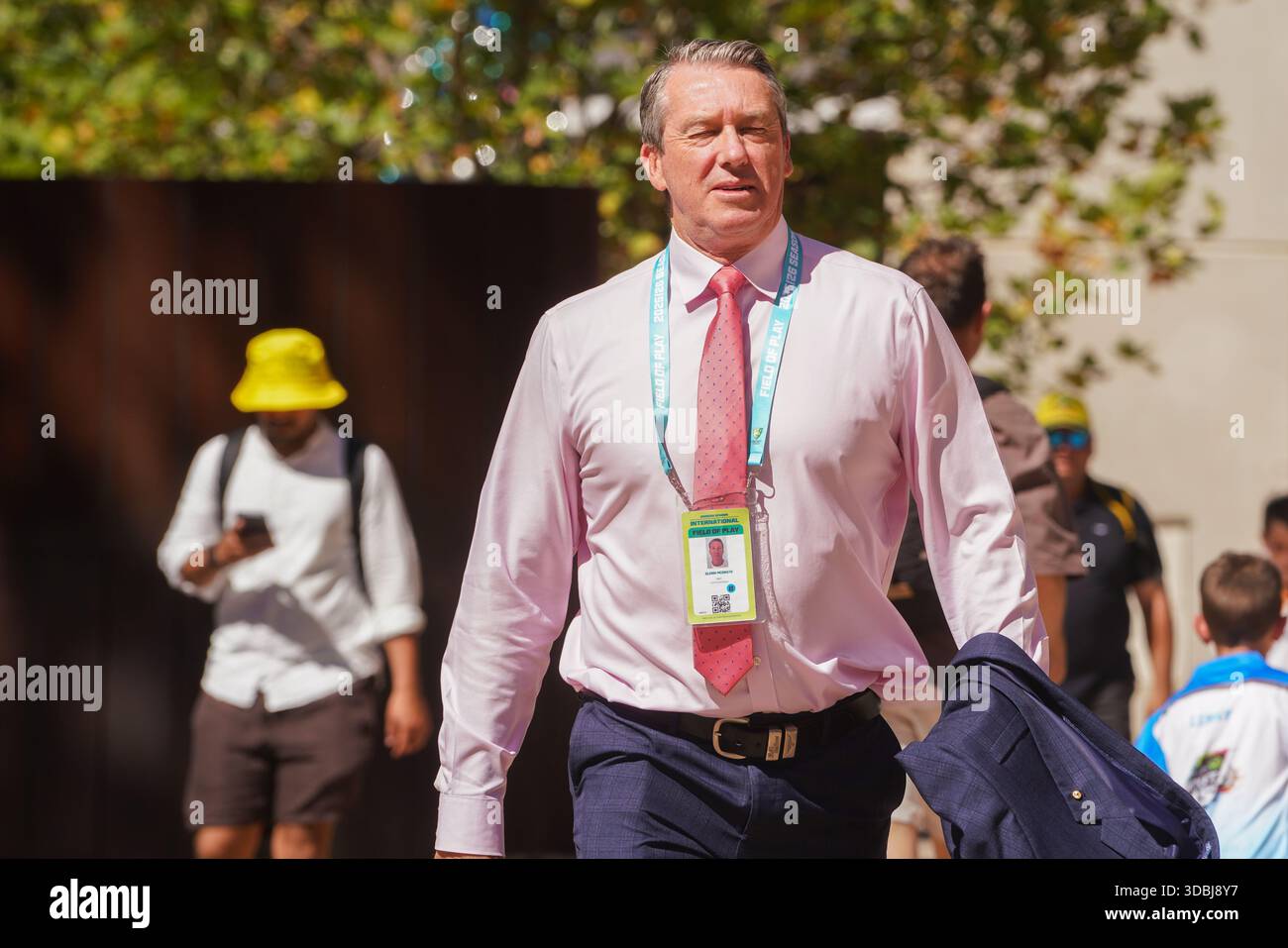 17. Dezember 2025 der ehemalige australische Cricketspieler Glenn McGrath am ersten Tag des Ashes Christmas Tests bei den Adelaide Oval Amer Ghazzal/Alamy Live News Stockfoto