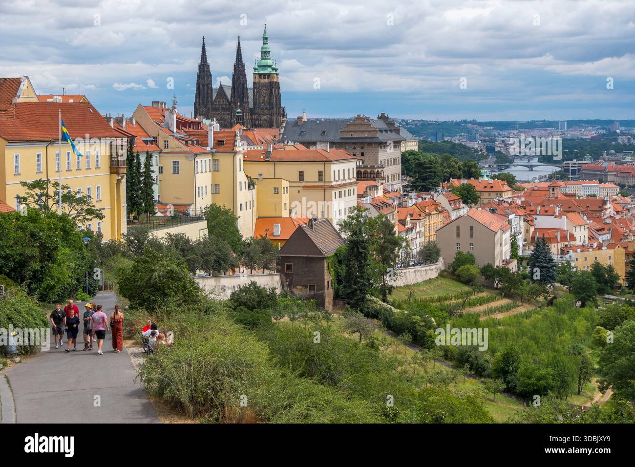 Blick auf Prag von den Gärten des Klosters Strahov, Tschechische Republik Stockfoto