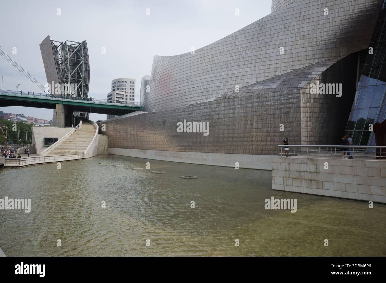 Außenansicht des Guggenheim Museums Bilbao. Stockfoto