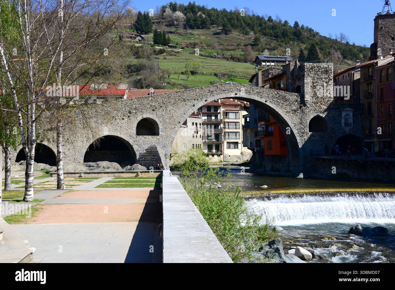Camprodon, Pont Nou (12.-17. Jahrhundert). Ripollès, Girona, Katalonien, Spanien. Stockfoto