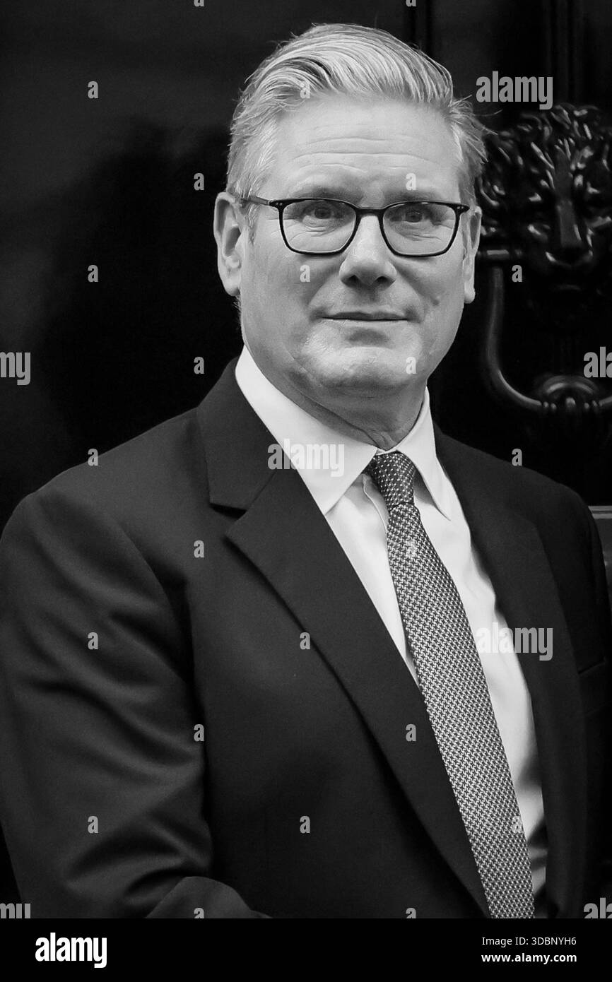 Sir Keir Starmer, Premierminister des Vereinigten Königreichs, Regierungschef, Schwarzweißporträt, Downing Street, Großbritannien Stockfoto