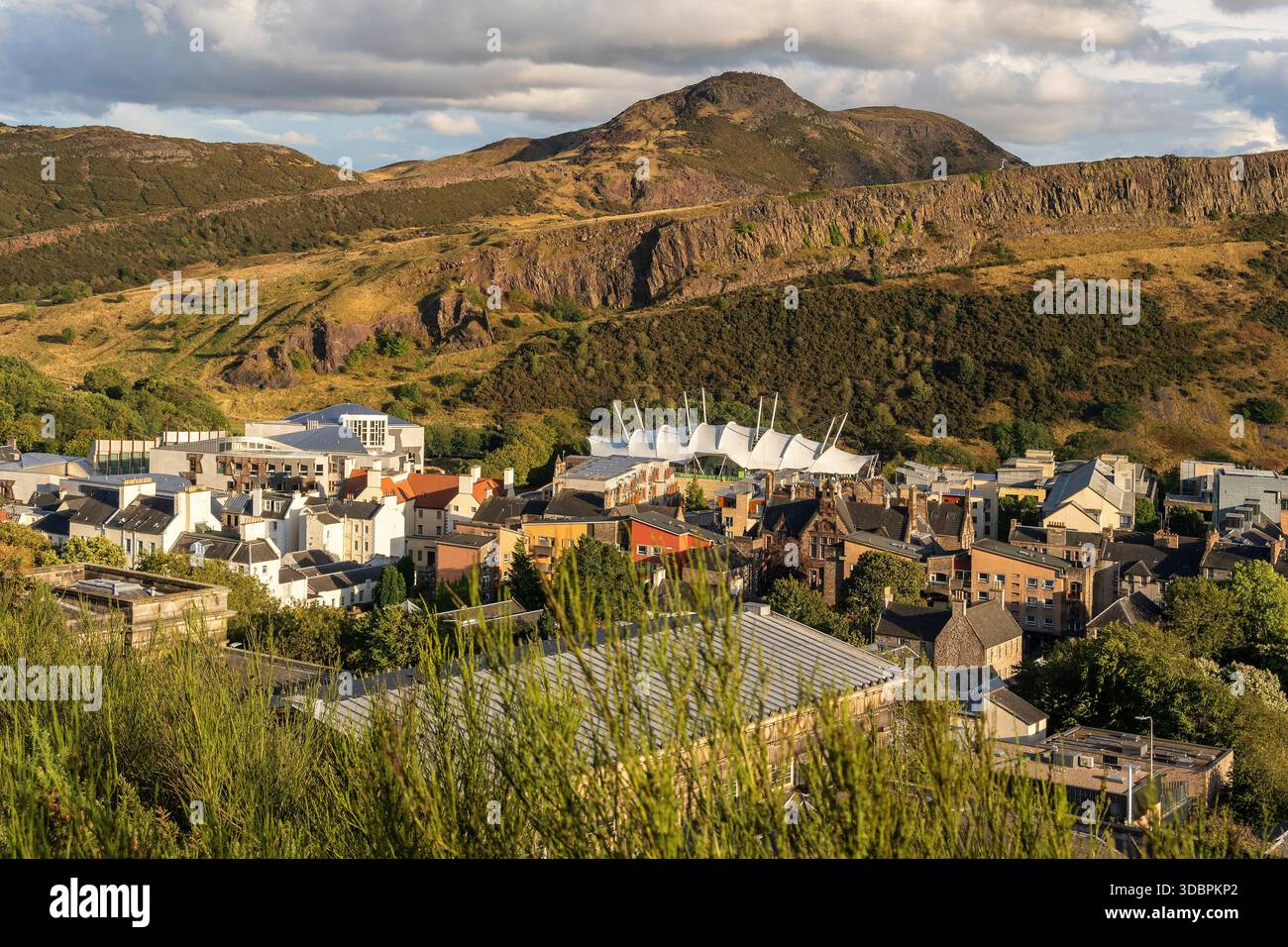 Schottland, Edinburgh, Calton Hill, Fernsicht nach Süden in Richtung Holyrood Park Stockfoto