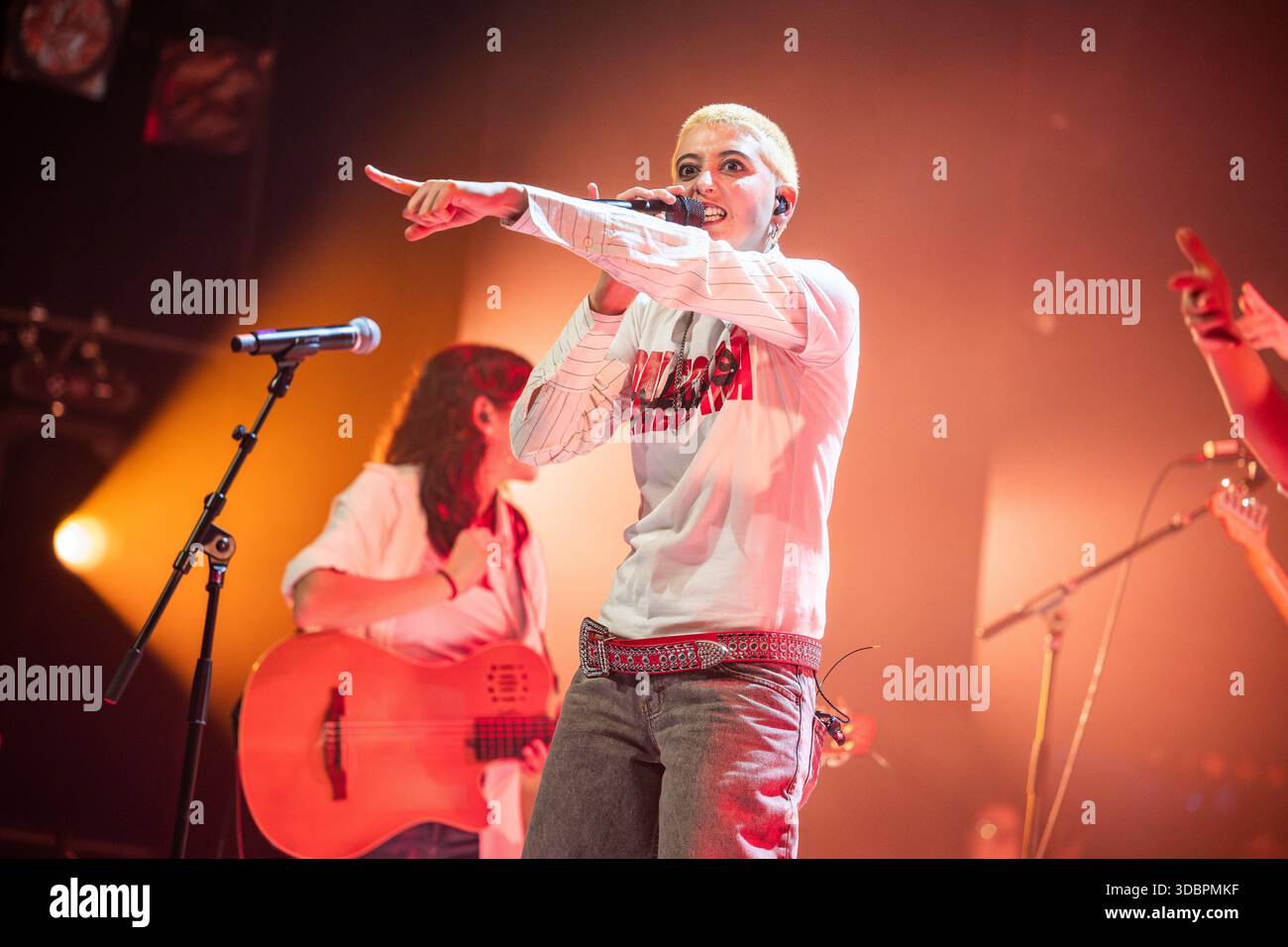 Barcelona, Spanien. 2025.12.12. Nach 14 Jahren auf der Bühne feiert die Band Roba Estesa ihr Abschiedskonzert im Paral·lel 62. Stockfoto