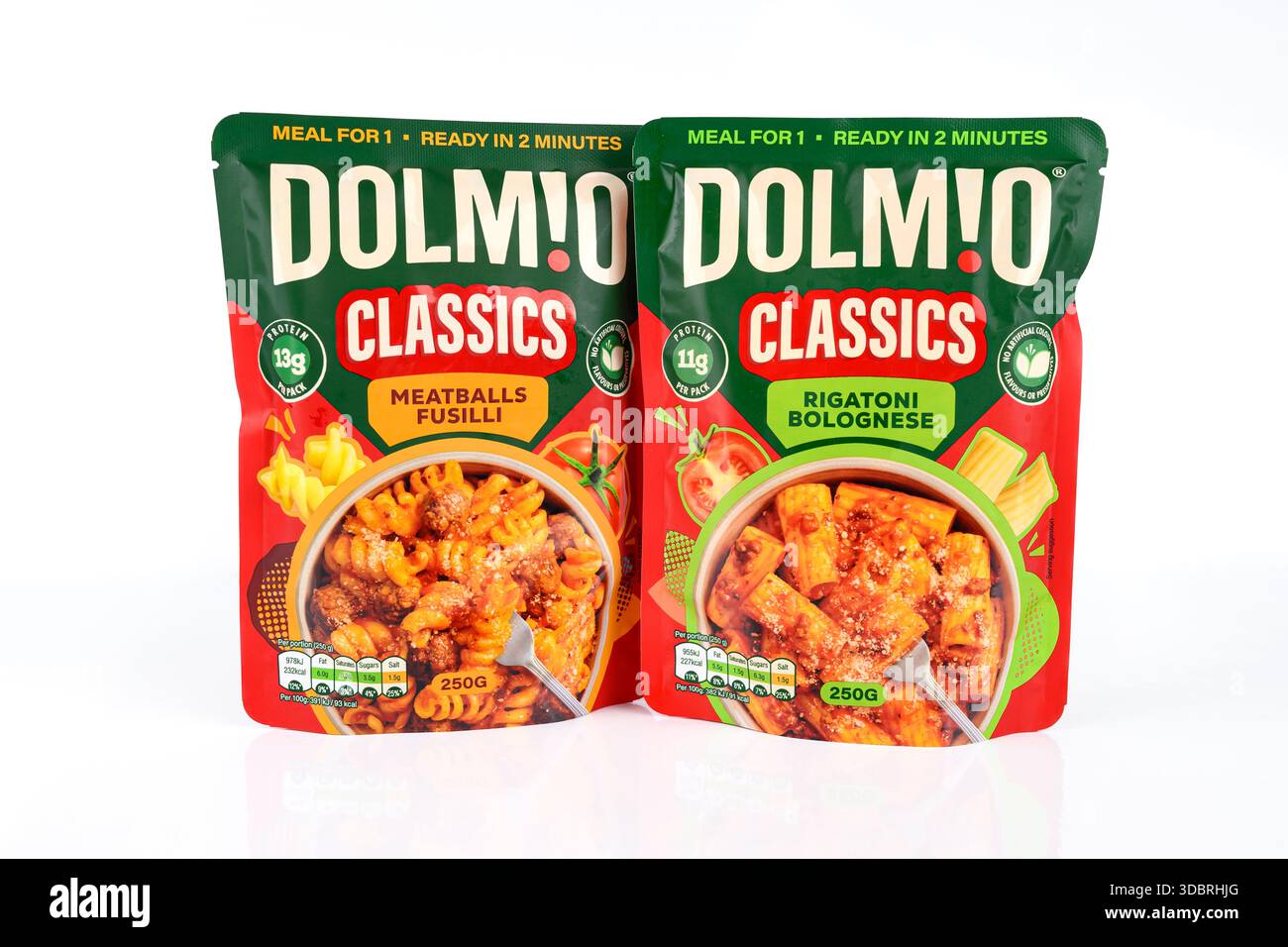 Dolmio Classics Pasta Ready Meals - Wales, Großbritannien - 21. November 2025 Stockfoto