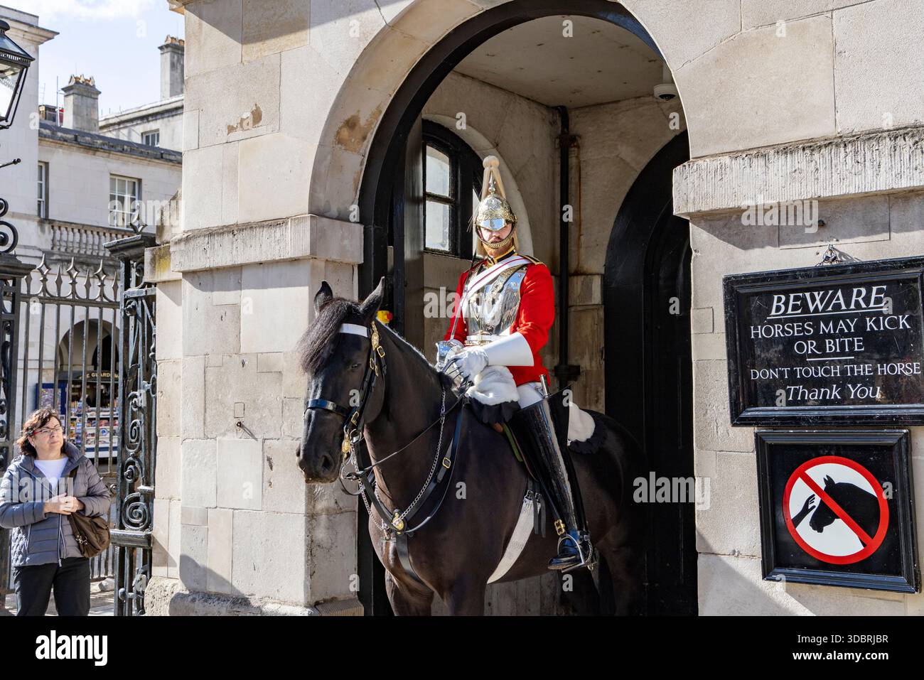 Kings Life Guard, Household Kavallerry Mounted Regiment, Pferdewachen Wachen zu Pferd vor der Horseguards Parade, Westminster, London, England Stockfoto