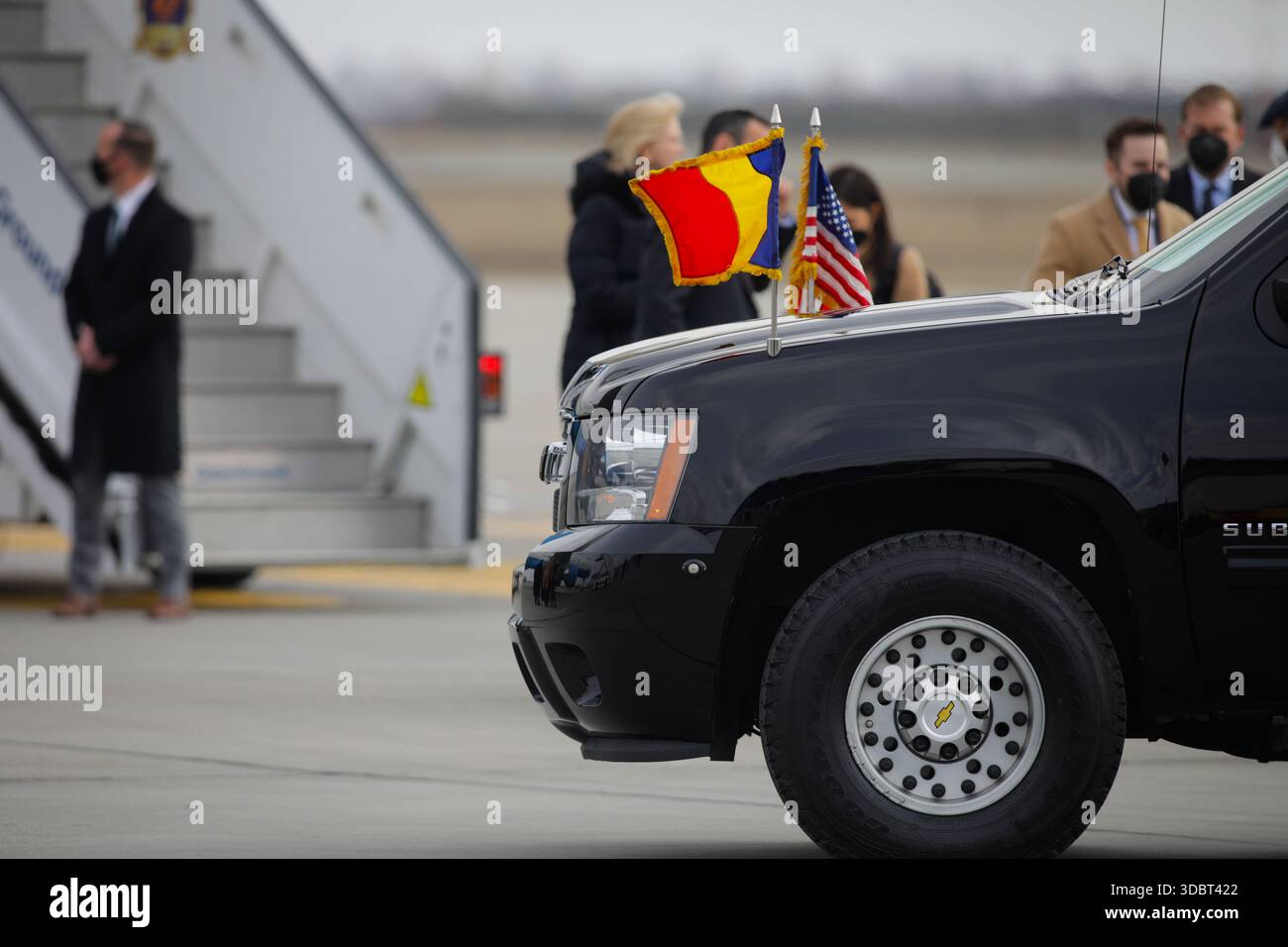 Otopeni, Rumänien - 11. März 2022: Chevrolet Vorortgepanzerter Wagen für den Transport des US-Präsidenten und Vizepräsidenten. Stockfoto