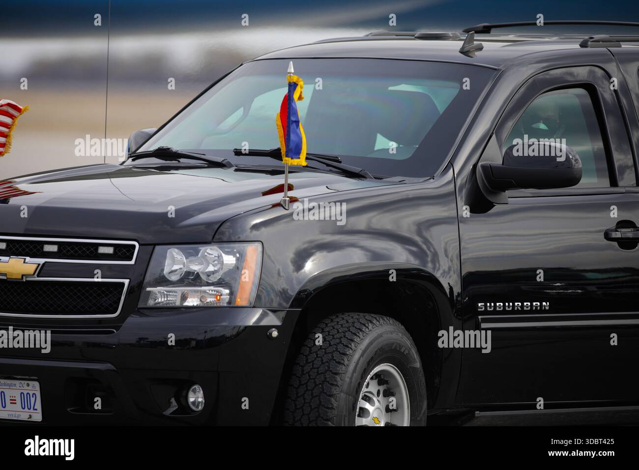 Otopeni, Rumänien - 11. März 2022: Chevrolet Vorortgepanzerter Wagen für den Transport des US-Präsidenten und Vizepräsidenten. Stockfoto