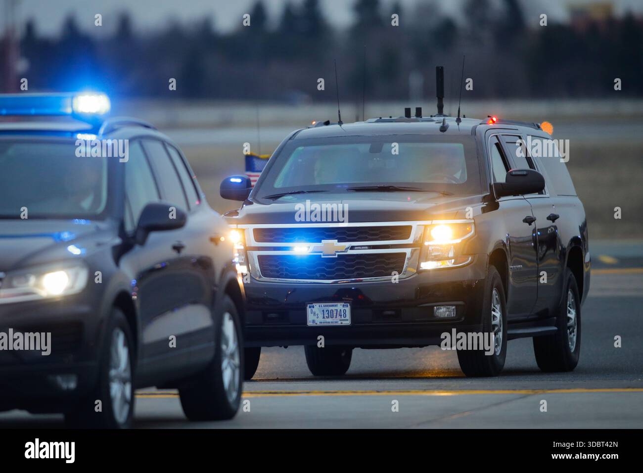 Otopeni, Rumänien - 11. März 2022: Chevrolet Vorortgepanzerter Wagen für den Transport des US-Präsidenten und Vizepräsidenten. Stockfoto