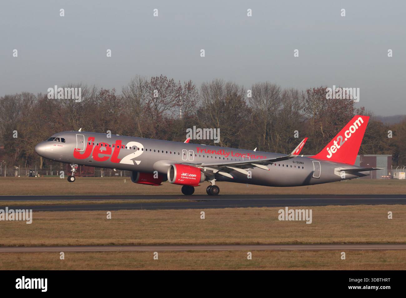 G-SUNU, Jet2, Airbus A321neo, Abfahrt London Stansted Airport, Essex, Großbritannien am 13. Dezember 2025 Stockfoto