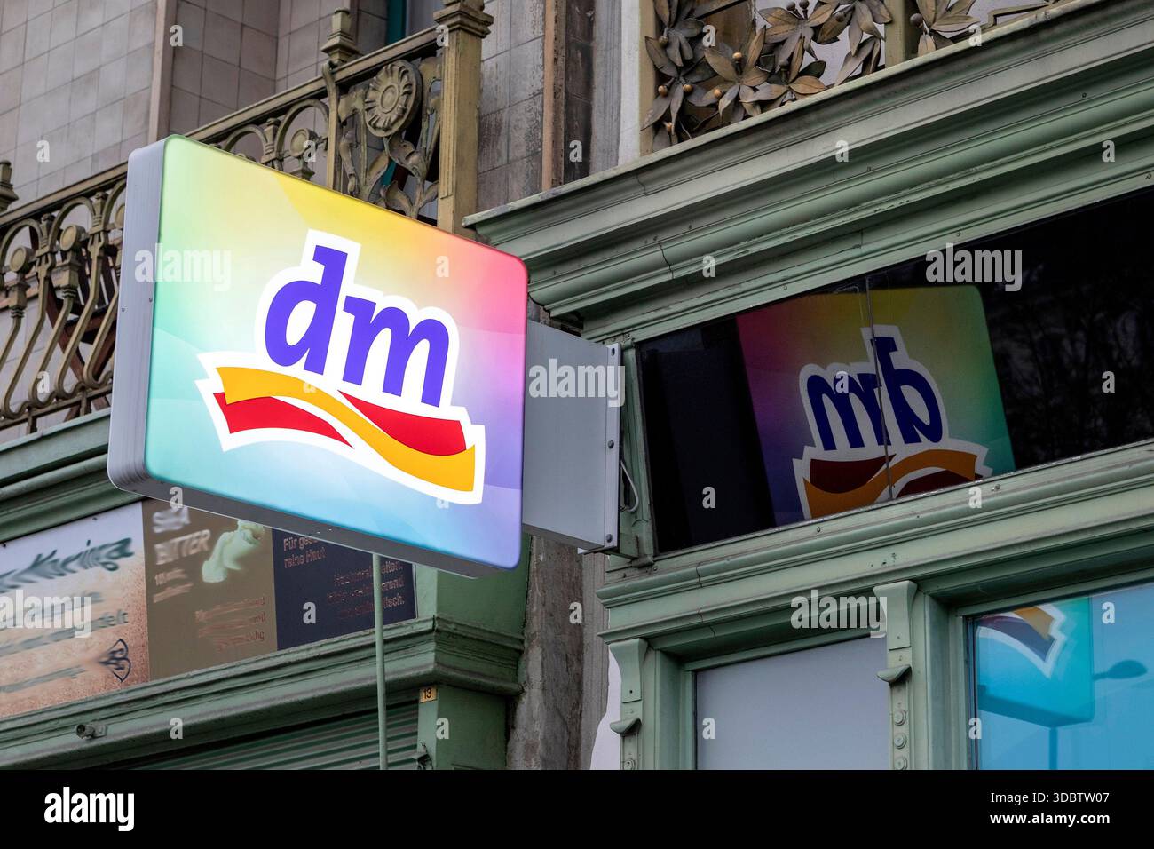 DM Drogerie Markt, Österreich // DM Drogeriemarkt, Österreich - 20251215 PD14721 Stockfoto