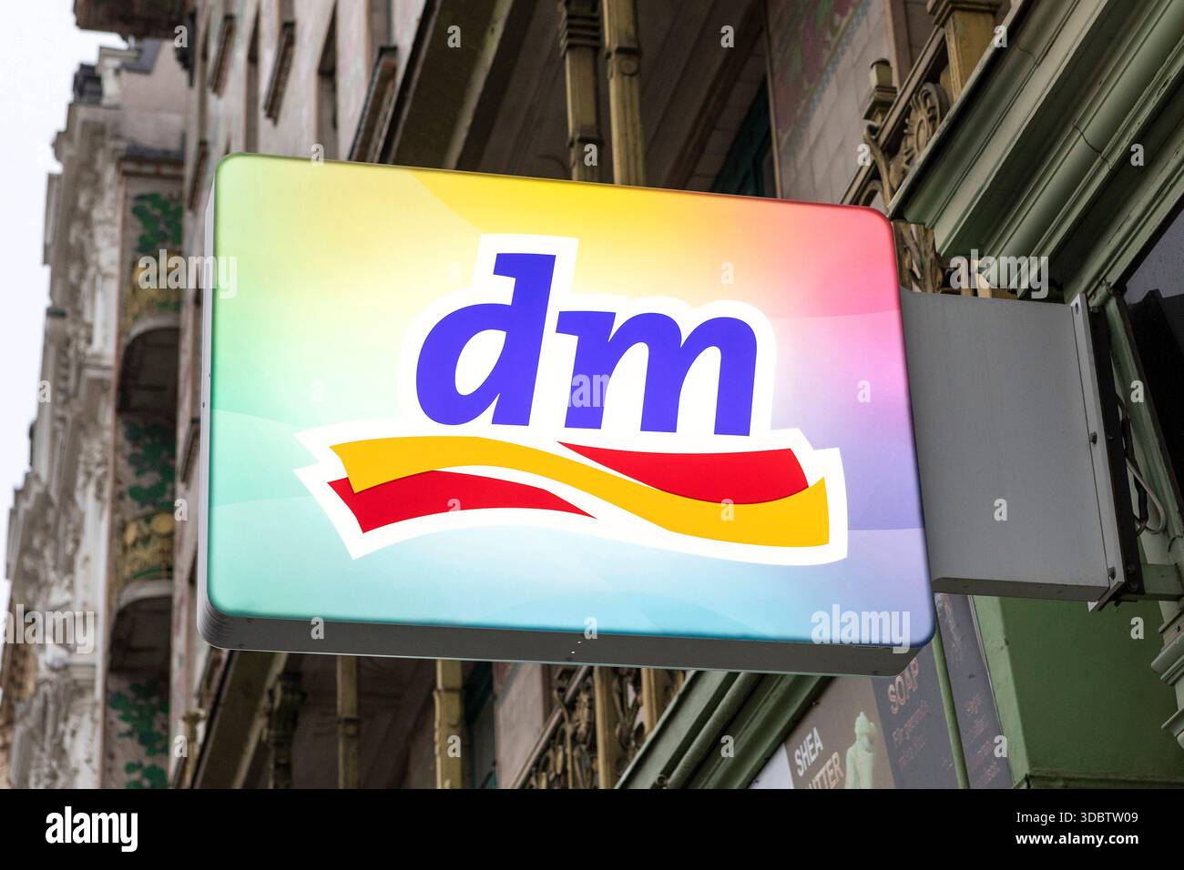 DM Drogerie Markt, Österreich // DM Drogeriemarkt, Österreich - 20251215 PD14722 Stockfoto