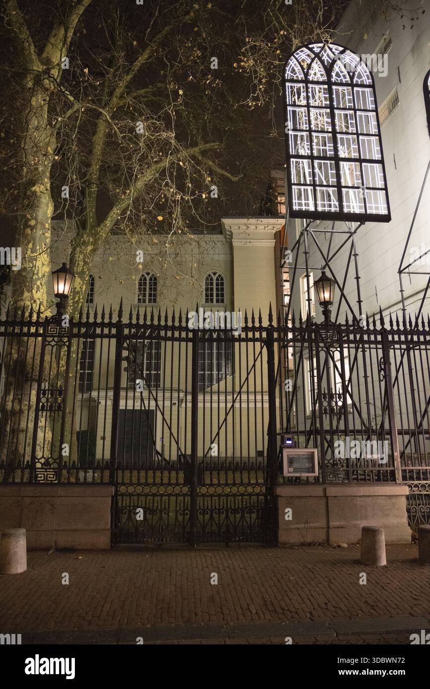 Kunstwerk Windows von Lynne Leegte beim Amsterdam Light Festival 2025–2026 in Amsterdam, Niederlande Stockfoto