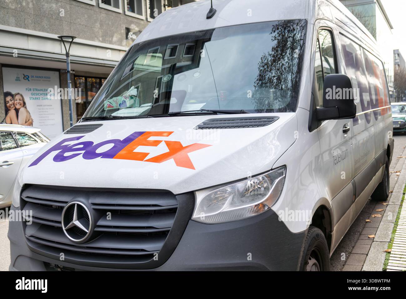 Fahrzeug des US-Kurierdienstes FED EX in Ludwigshafen am Rhein Stockfoto