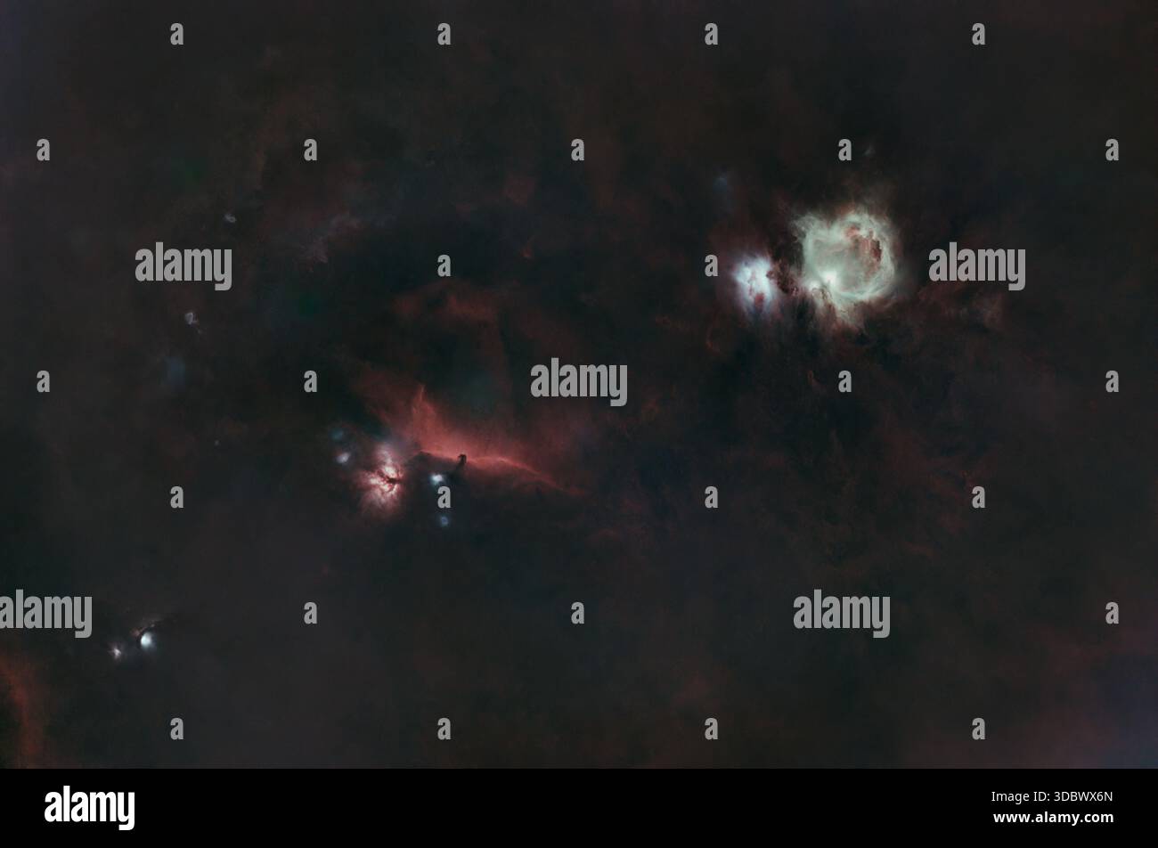 Sternlose Tiefenraumastronomie mit Nebeln und interstellarem Staub innerhalb der Milchstraße, geeignet für redaktionelle und pädagogische Zwecke. Stockfoto