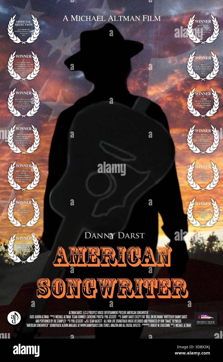 US-amerikanischer Songwriter (2012) unter der Regie von Michael Altman und Sean Hackett mit Danny Darst, Michael Altman und Sean Hackett. Ein dokumentarischer Roadtrip begleitet den Nashville-Songwriter Danny Darst durch Amerika, reflektiert über seine hart gelebte Vergangenheit und erforscht das Handwerk der düsteren Country-Songs. US-Poster NUR FÜR REDAKTIONELLE ZWECKE. Quelle: BFA / Indican Pictures Stockfoto