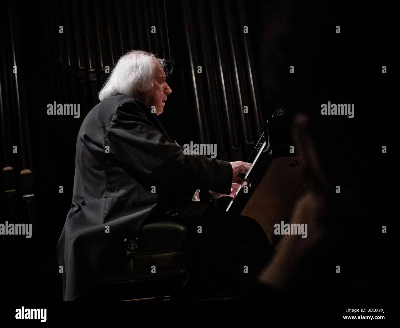 Der russische Pianist Grigori Sokolov trat am 14. Dezember 2025 an der Nationalphilharmonie in Warschau auf. Stockfoto