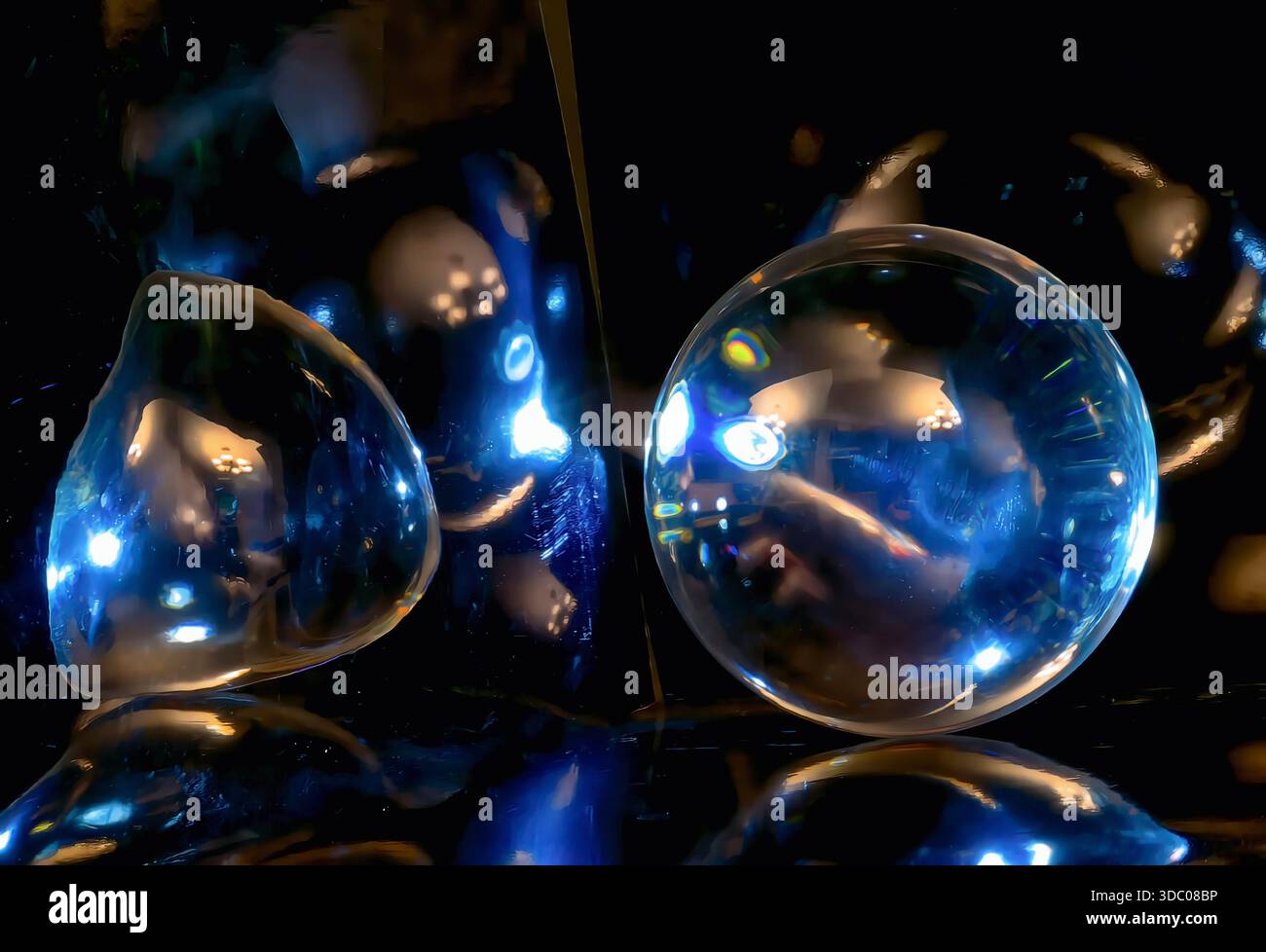 Schwebende transparente Kugeln in einem leuchtenden Licht Stockfoto