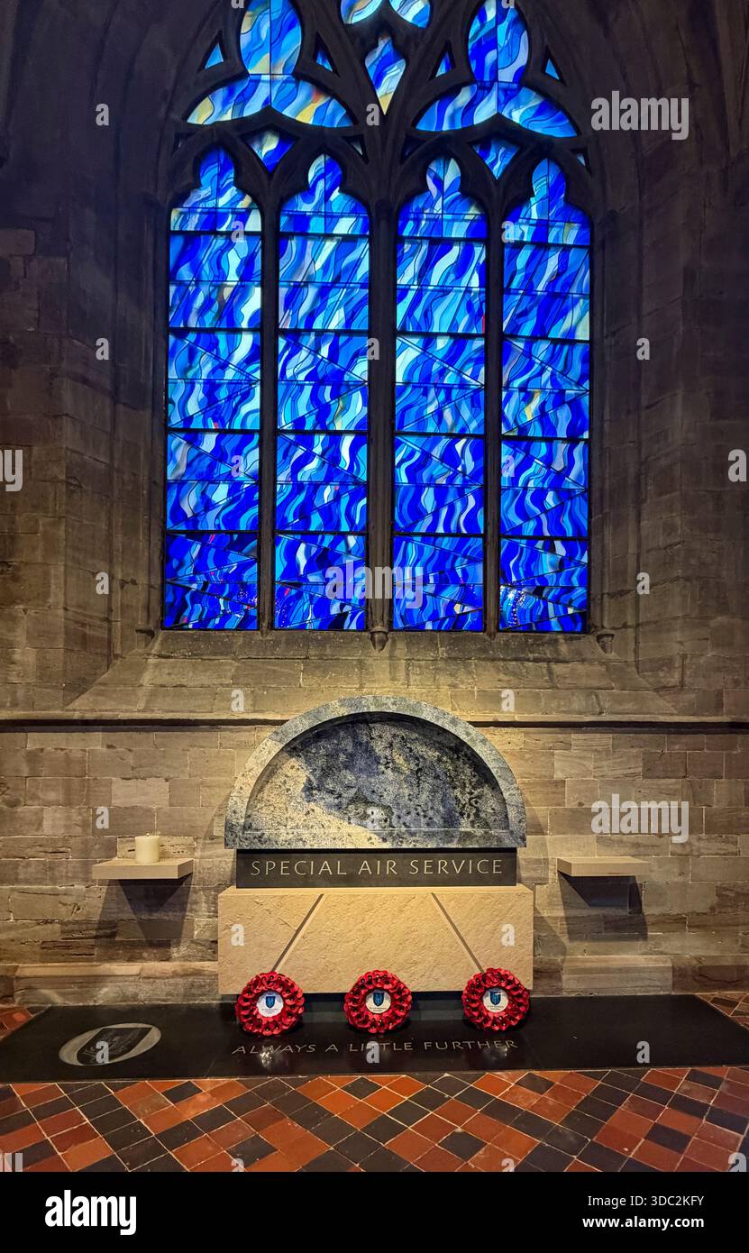 SAS Memorial und Buntglasfenster, Hereford Cathedral. - Smartphone-aufgenommenes Stockfoto