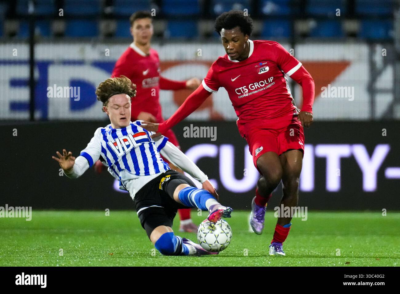 Eindhoven, Niederlande. Dezember 2025. EINDHOVEN, NIEDERLANDE - 19. DEZEMBER: Thijs Muller vom FC Eindhoven kämpft am 19. Dezember 2025 im Jan Louwers Stadion im niederländischen Keuken Kampioen Divisie Spiel zwischen dem FC Eindhoven und Jong AZ um den Ball. (Foto von Joris Verwijst/Orange Pictures) Credit: Orange Pics BV/Alamy Live News Stockfoto