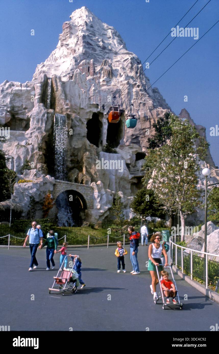 Das Matterhorn im Disneyland in Anaheim, CA Stockfoto