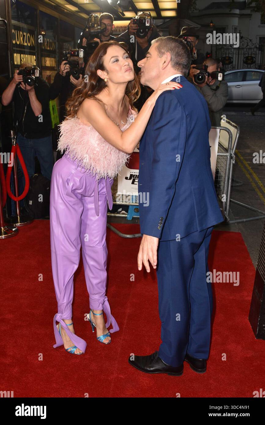 Rowan Atkinson, Olga Kurylenko'Johnny English Strikes Again' Sondervorführung/britische Filmpremiere im Curzon Mayfair Cinema, London, England am Oktober Stockfoto