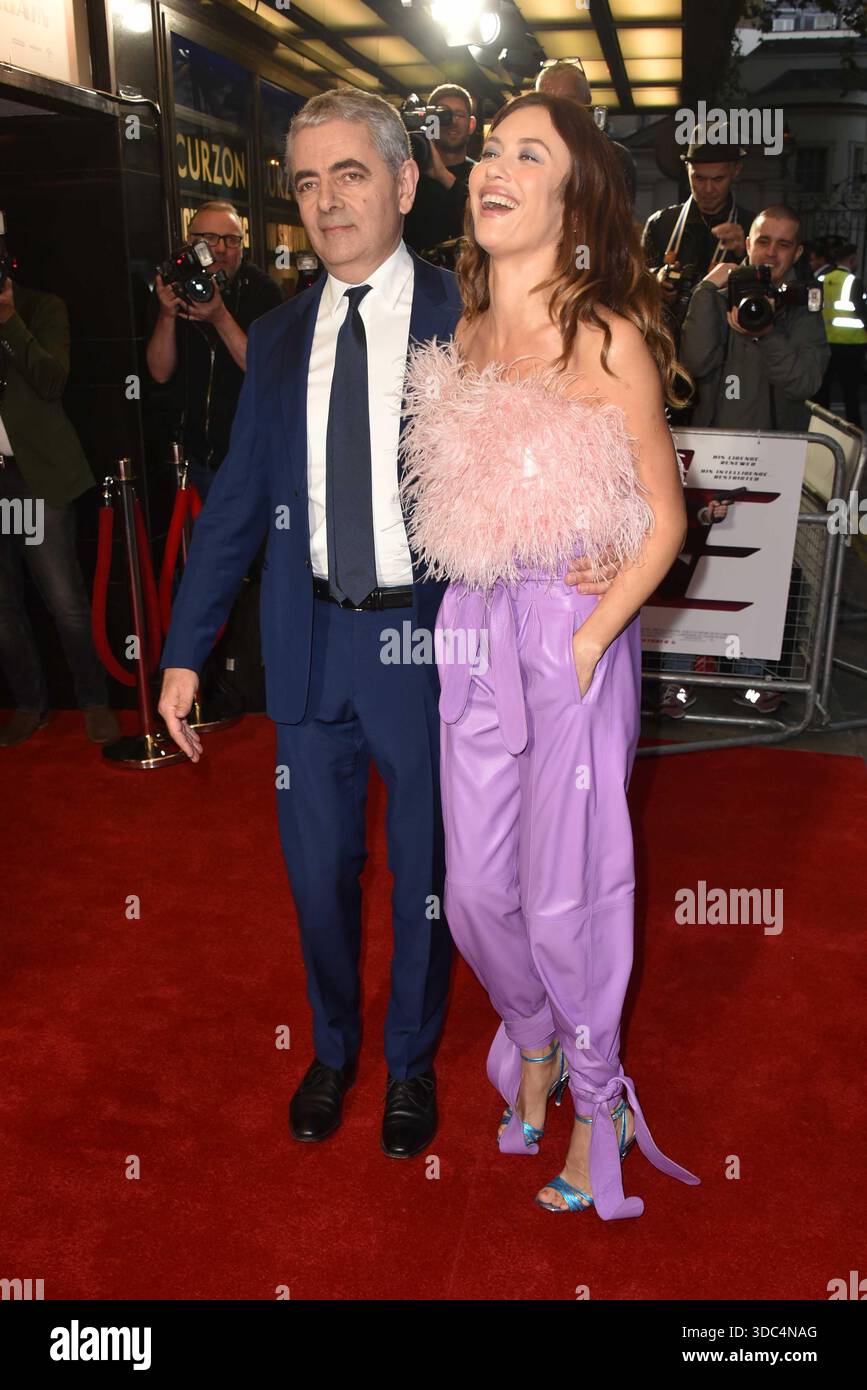 Rowan Atkinson, Olga Kurylenko'Johnny English Strikes Again' Sondervorführung/britische Filmpremiere im Curzon Mayfair Cinema, London, England am Oktober Stockfoto