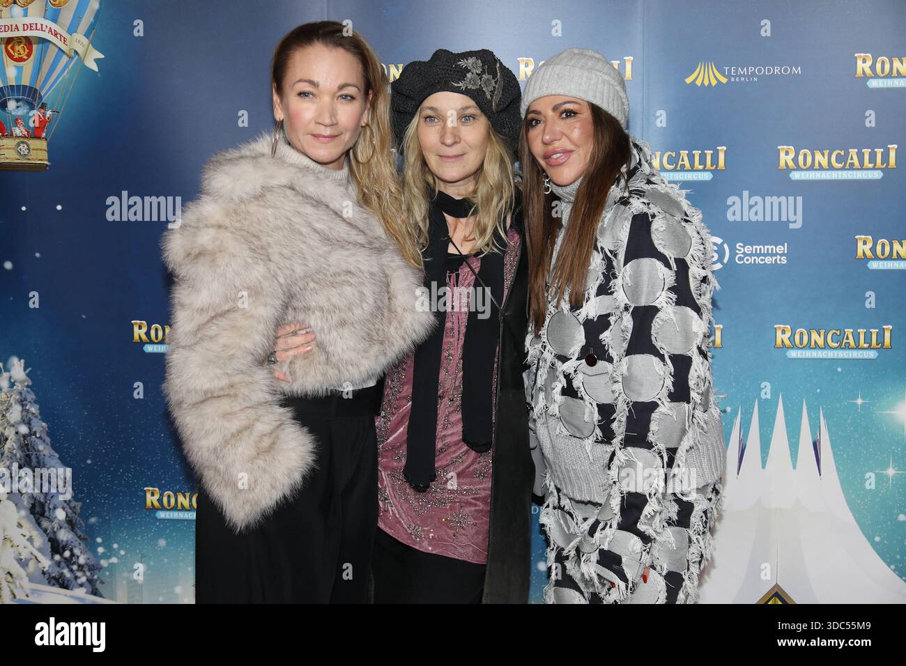 Berlin, 19.12.2025 Lisa Maria Potthoff, Jeanette Hain und Simone Thomalla bei der Premiere des 21. Original Roncalli Weihnachtscircus im Tempodrom in Berlin Foto: Matthias Gränzdörfer Stockfoto