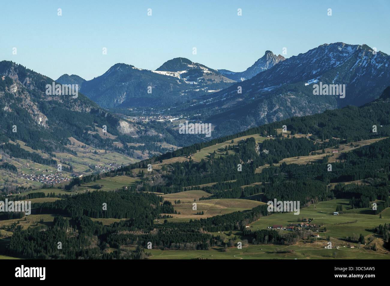 Blick vom Bolsterlanger Horn der Dörfer im Illertal und Berge der Allgäuer Alpen, Bolsterlang, Oberstdorf, Oberallgäuer, Allgäuer, Bayern Stockfoto