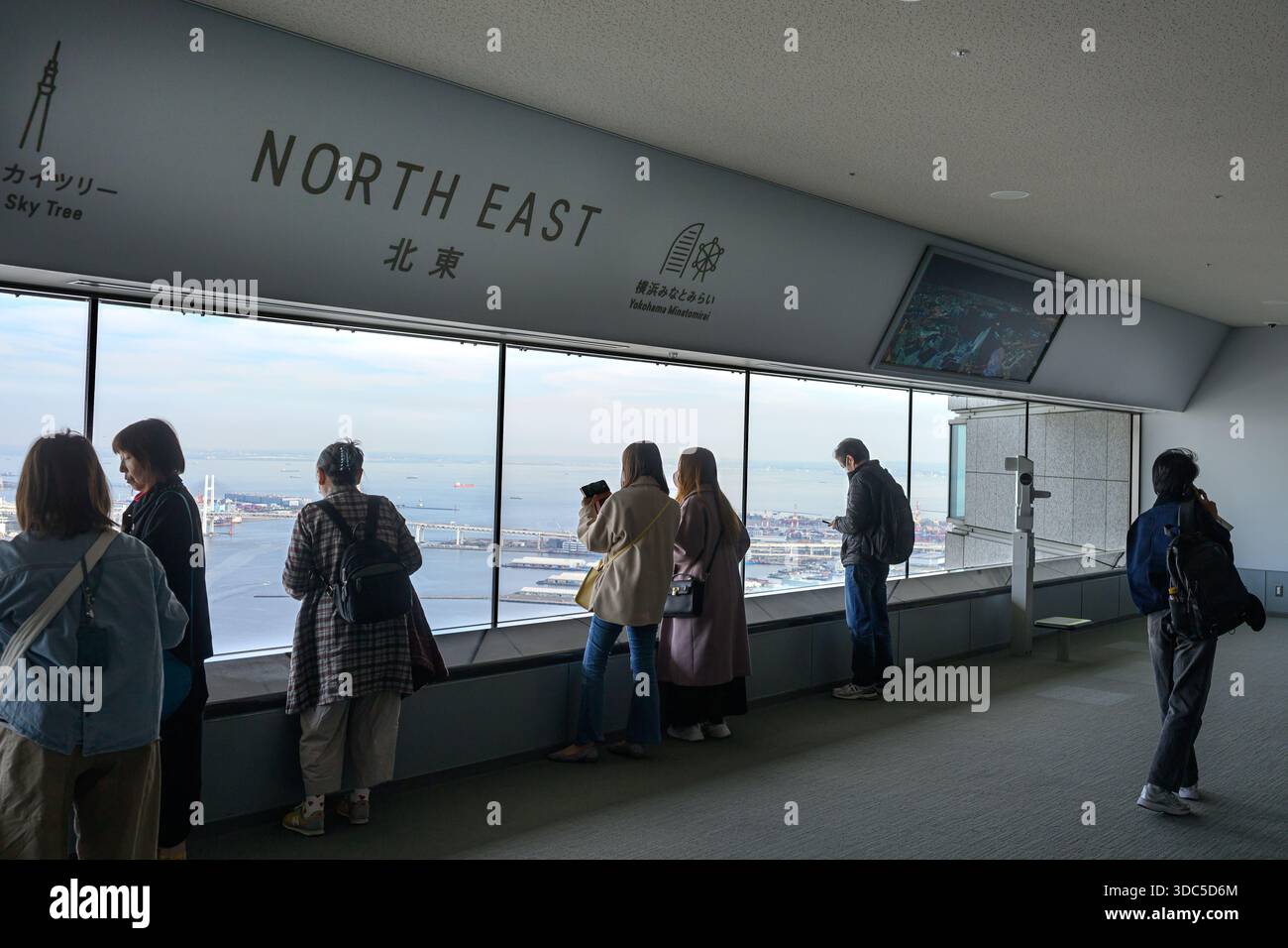 Im Yokohama Landmark Tower Sky Garden - Minato Mirai, Nishi-ku, Yokohama, Japan - 12. November 2025 Stockfoto