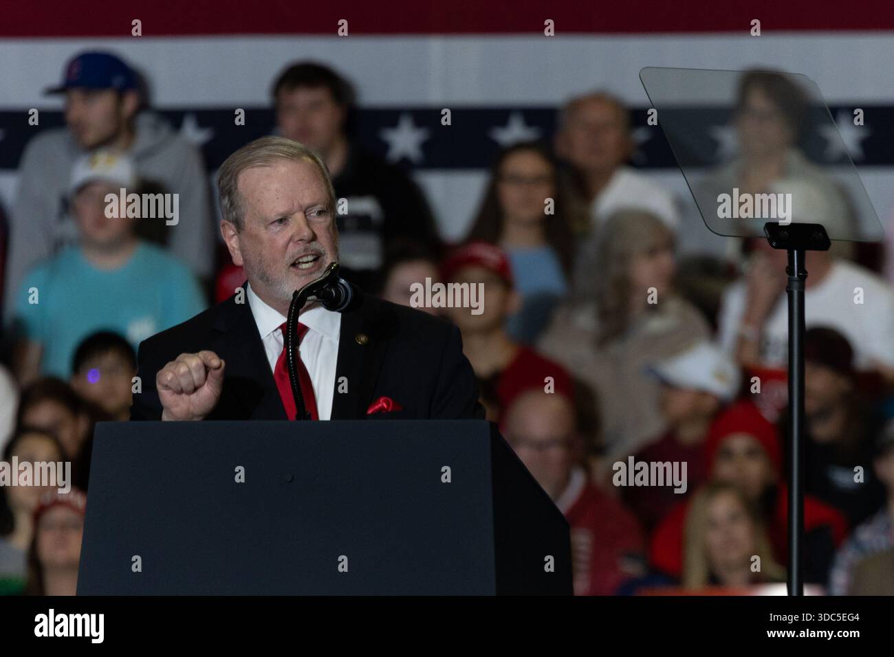 Rocky Mount, USA. Dezember 2025. Phil Berger spricht im Rocky Mount Event Center vor Präsident Donald Trumps Ausführungen am 19. Dezember 2025 in Rocky Mount, N.C. Dies kommt nach Trumps Unterstützung von Berger über den Hauptherausforderer und Rockingham County Sheriff Sam Page. (Credit: Joseph Navin/SIPA USA) Credit: SIPA USA/Alamy Live News Stockfoto