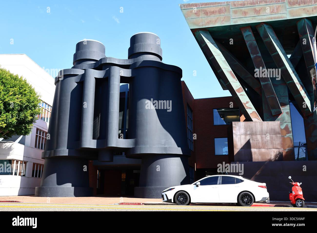 Öffentliches FERNGLAS von Frank Gehry in der 340 Main Street, Venedig (Los Angeles), Kalifornien Stockfoto