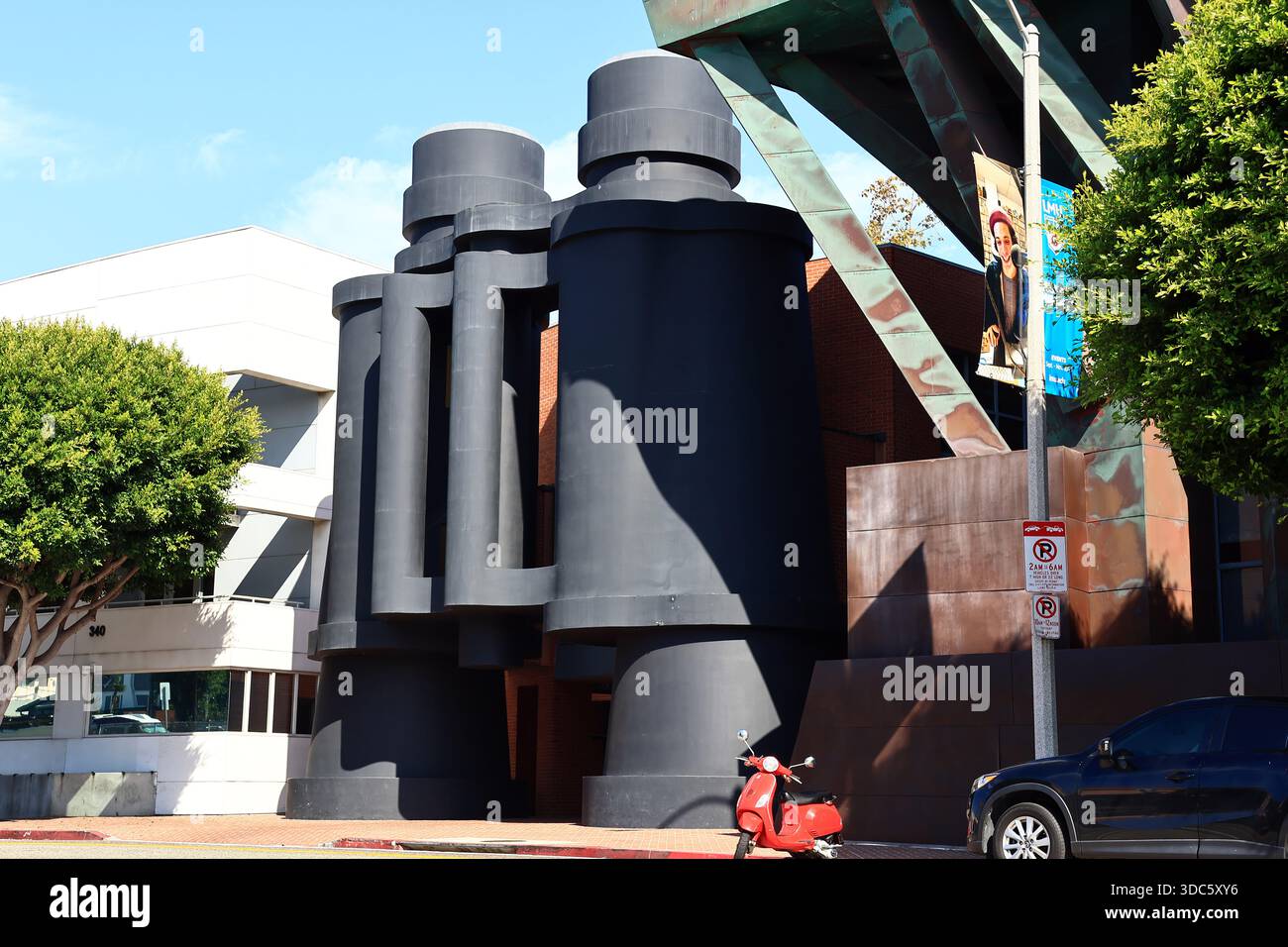 Öffentliches FERNGLAS von Frank Gehry in der 340 Main Street, Venedig (Los Angeles), Kalifornien Stockfoto