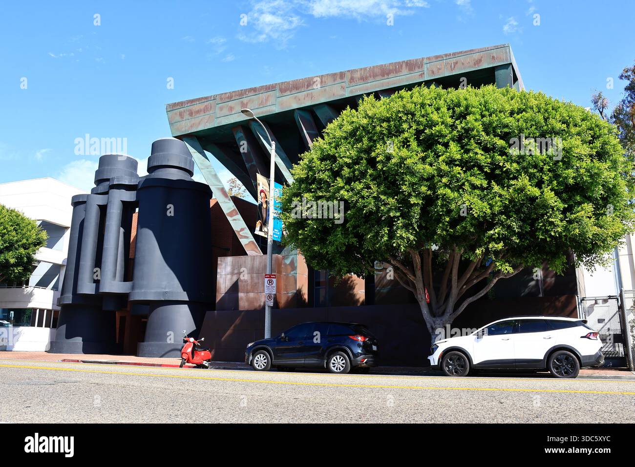 Öffentliches FERNGLAS von Frank Gehry in der 340 Main Street, Venedig (Los Angeles), Kalifornien Stockfoto