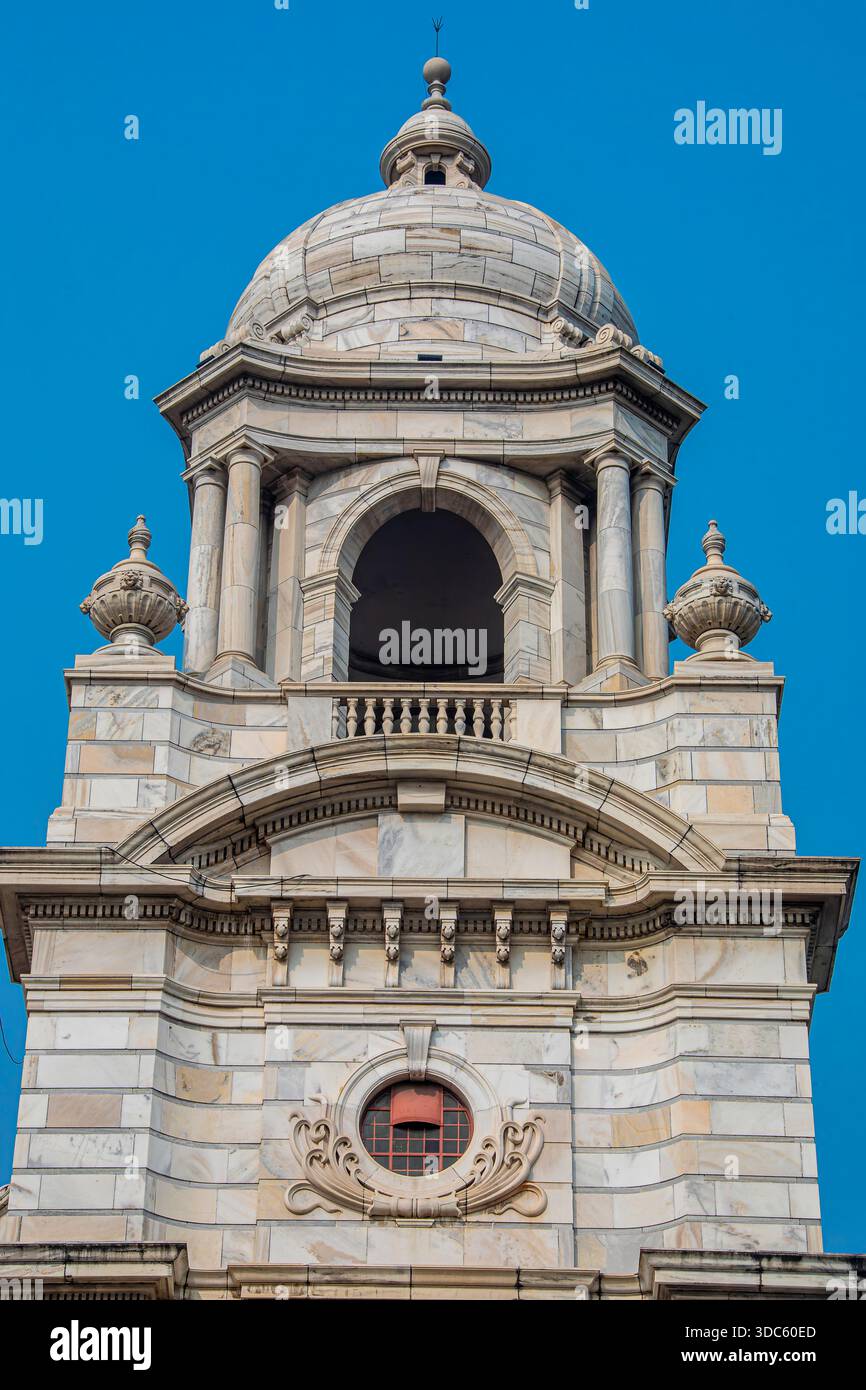 Die majestätische Victoria Memorial Hall in Indien ist ein großartiges Marmor-Wahrzeichen in Kalkutta, das britische Kolonialarchitektur mit reicher Geschichte und AR verbindet Stockfoto
