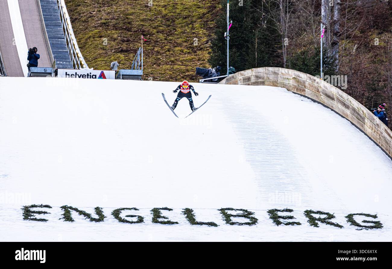 Engelberg, Schweiz, 20. Dezember 2025: Die deutsche Skispringerin Selina Freitag bei ihrem Sprung von der Grosstitlis-Schanze. (Foto: Andreas Haas/dieBildmanufaktur) Credit: DieBildmanufaktur/Alamy Live News Stockfoto