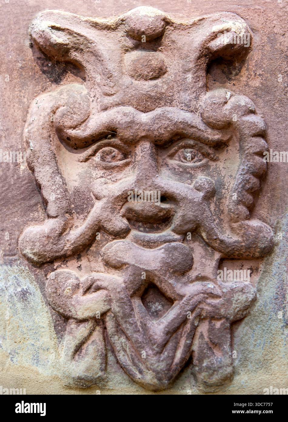 Alte Steinmaske, Gesicht an einer Wand, Welfenschloss Herzberg, Herzberg am Harz, Landkreis Göttingen, Niedersachsen, Deutschland Stockfoto