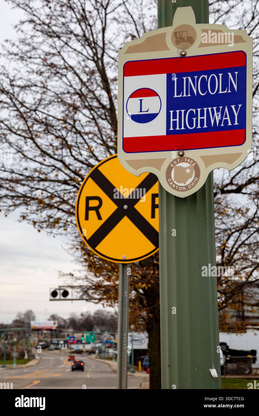 Canton, Ohio – Ein Schild erinnert an den Lincoln Highway, den ersten transkontinentalen Highway, der sich über 3.000 km von New York nach San erstreckte Stockfoto