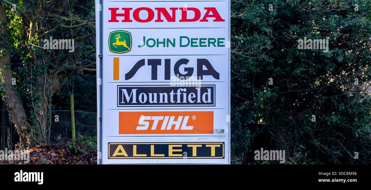 Engere und selektive Fokussierung auf Werbetafeln für Anlagen und Maschinen Stockfoto