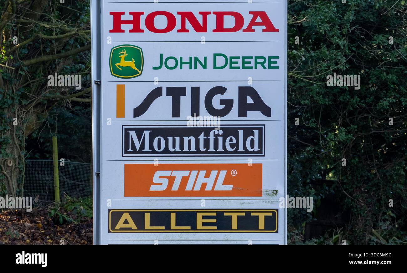 Engere und selektive Fokussierung auf Werbetafeln für Anlagen und Maschinen Stockfoto